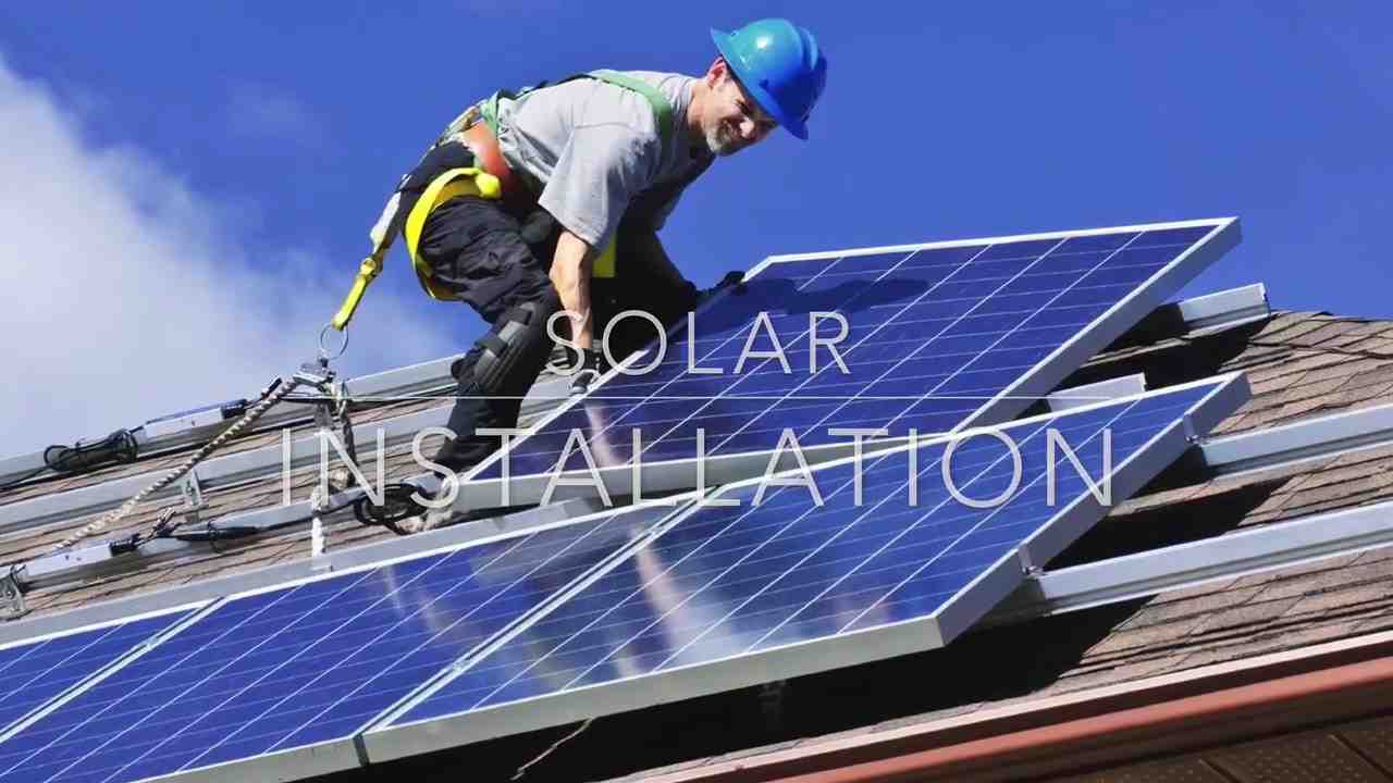 How much do people who install solar panels get paid?