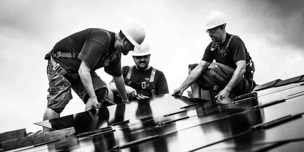 How much does it cost to install solar panels labor?