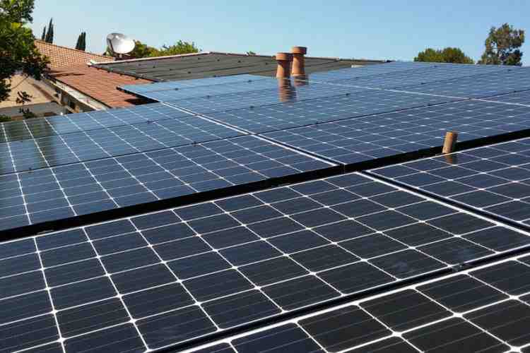 How many solar panels are needed to run a house?