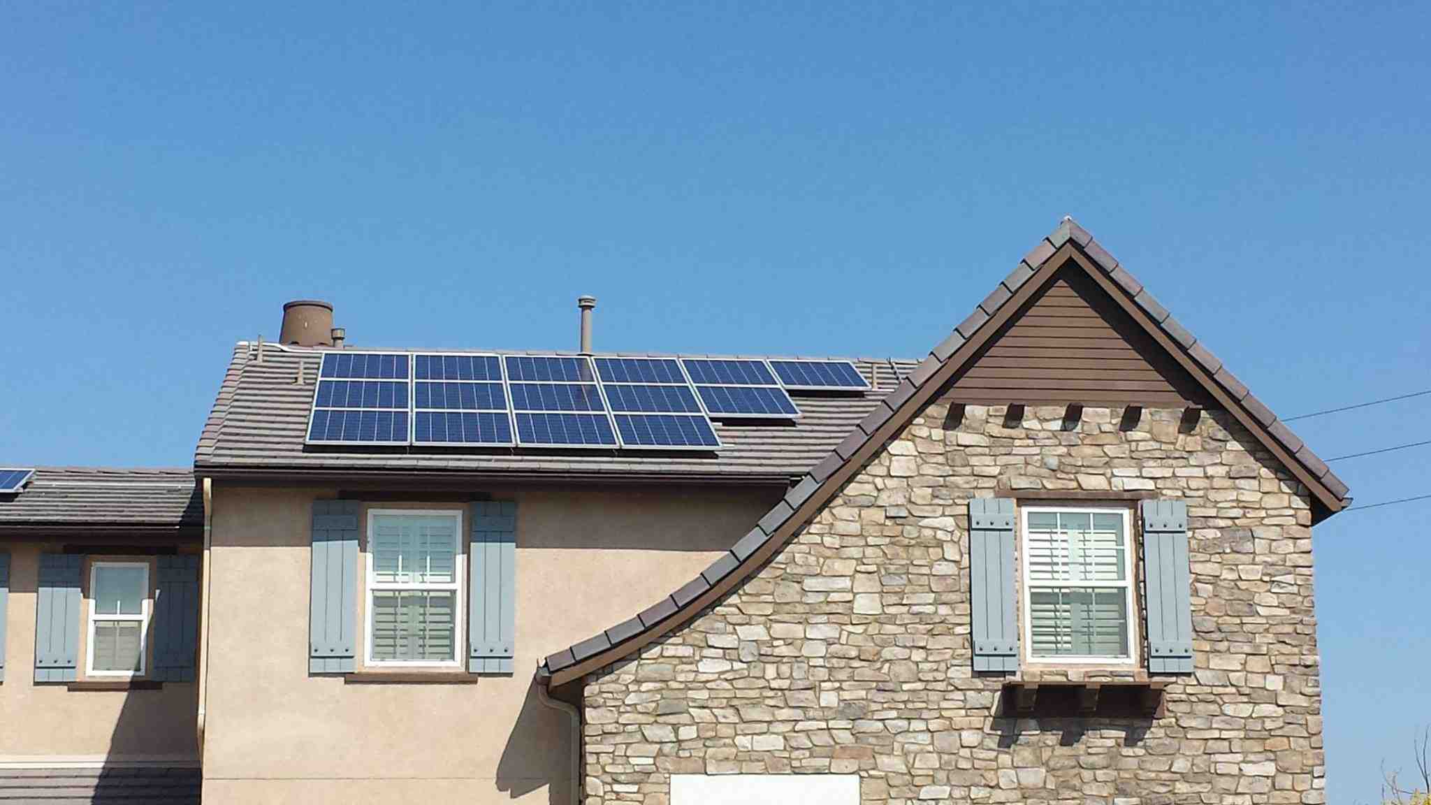 What is a major disadvantage of using solar power?