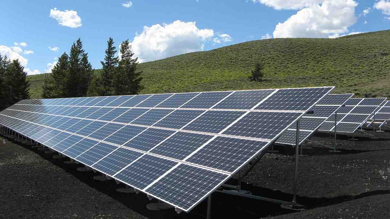 Do solar installation companies make money?