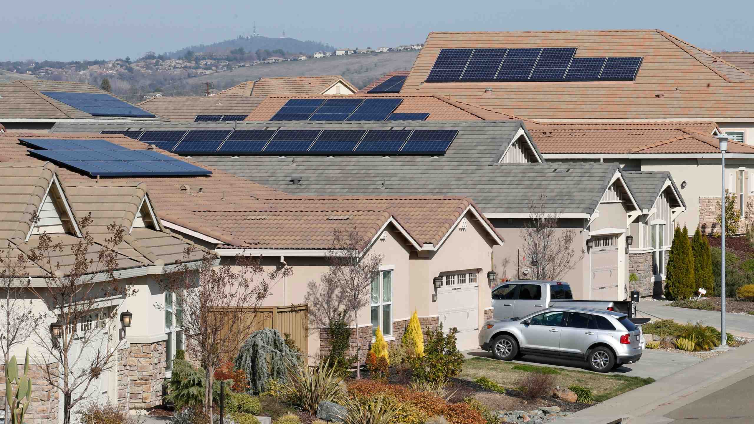 What is the dead load of solar panels?